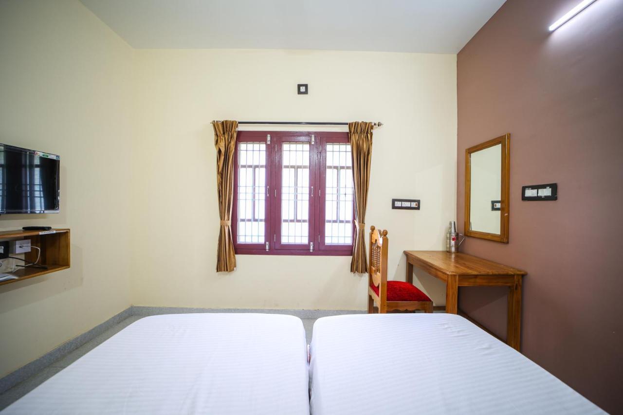The Pothigai Palace Hotell Kuttālam Eksteriør bilde
