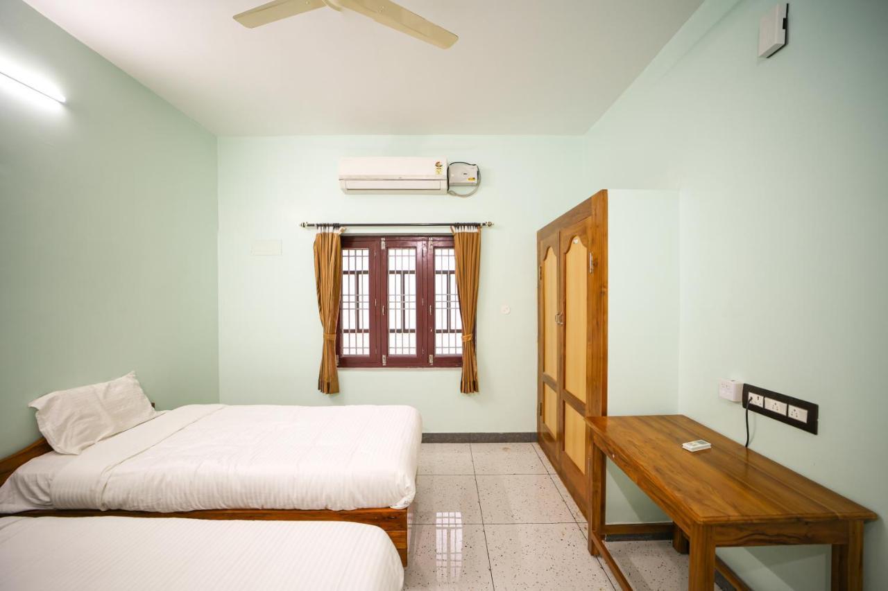 The Pothigai Palace Hotell Kuttālam Eksteriør bilde