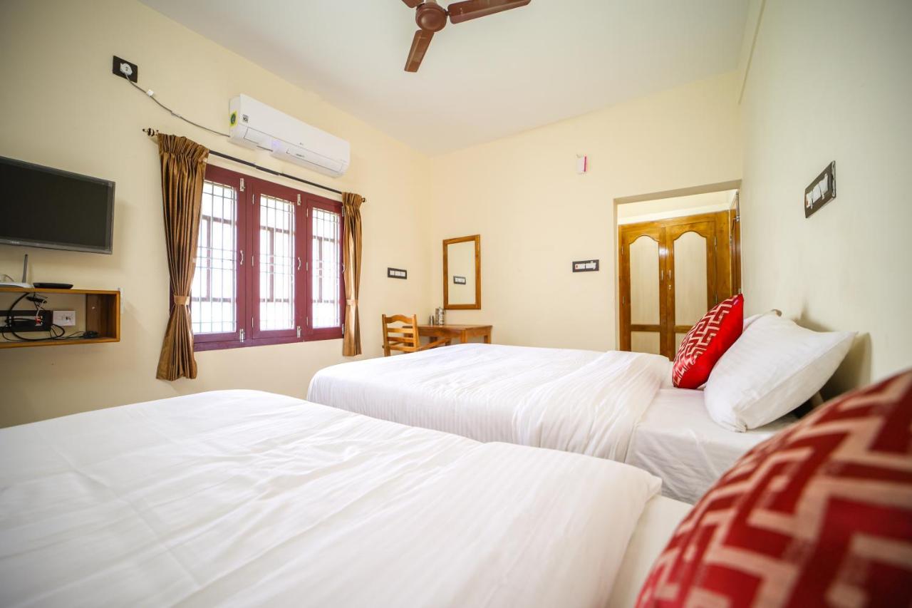 The Pothigai Palace Hotell Kuttālam Eksteriør bilde