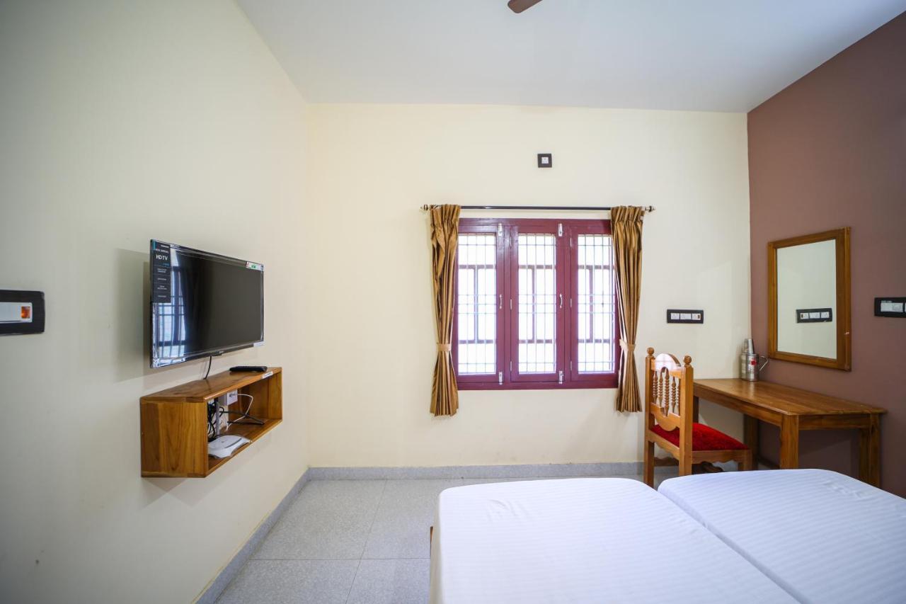 The Pothigai Palace Hotell Kuttālam Eksteriør bilde