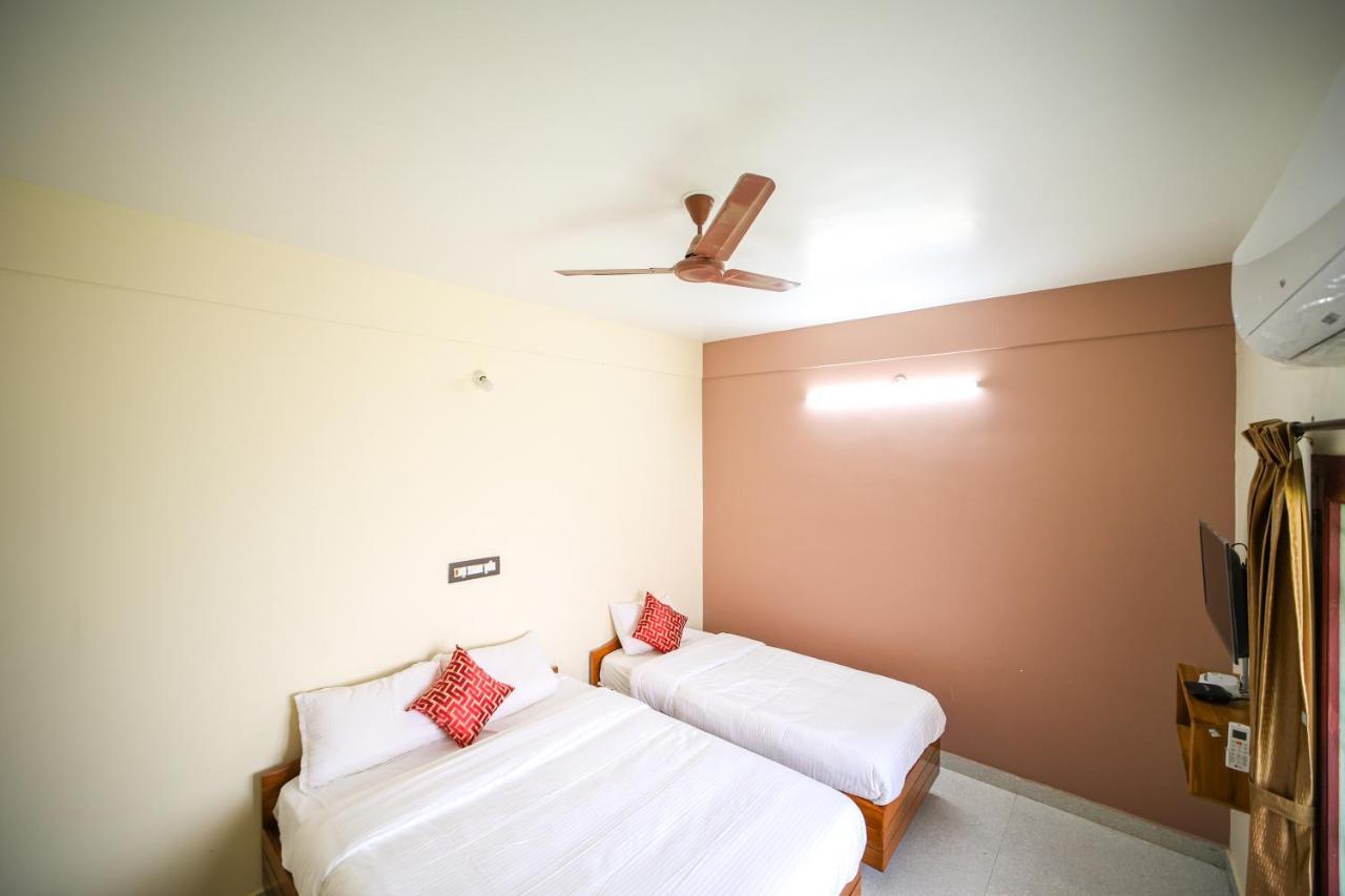 The Pothigai Palace Hotell Kuttālam Eksteriør bilde