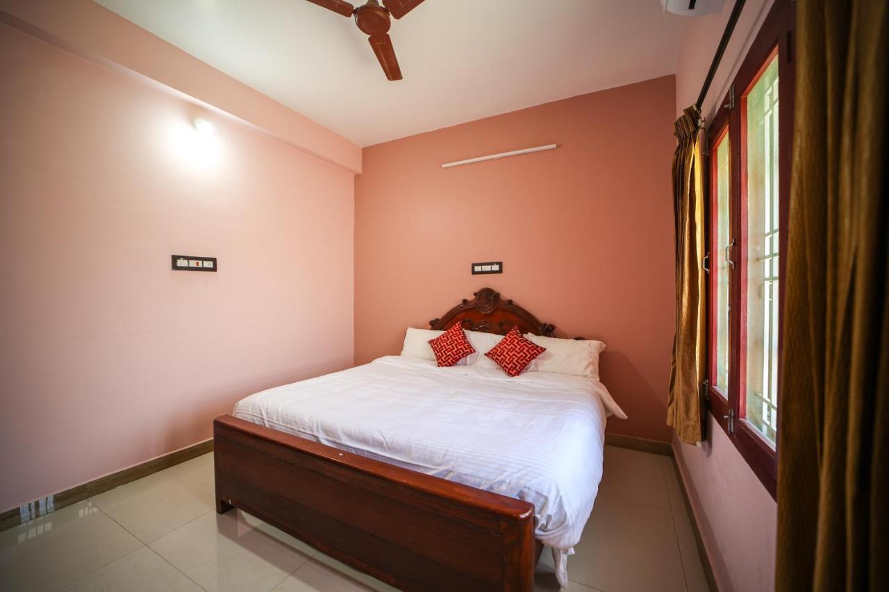 The Pothigai Palace Hotell Kuttālam Eksteriør bilde