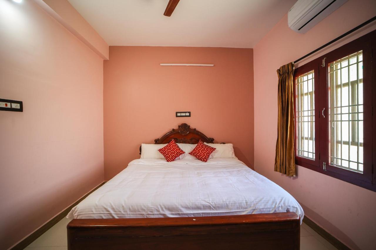 The Pothigai Palace Hotell Kuttālam Eksteriør bilde