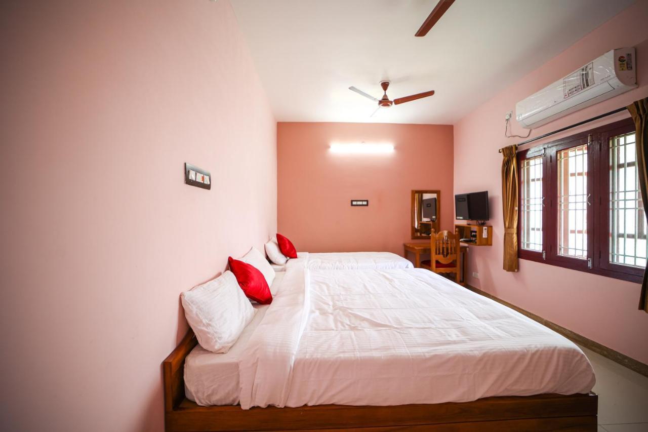 The Pothigai Palace Hotell Kuttālam Eksteriør bilde