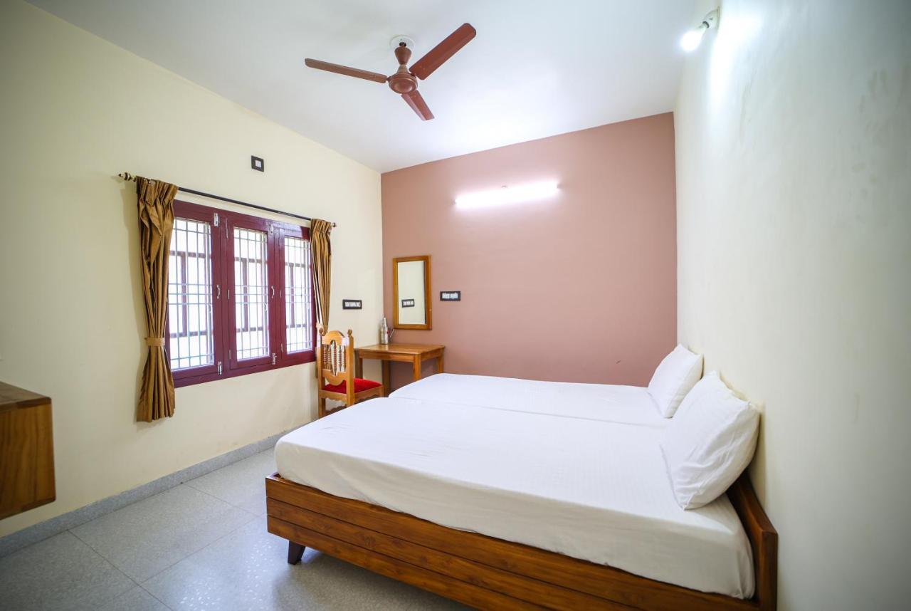 The Pothigai Palace Hotell Kuttālam Eksteriør bilde