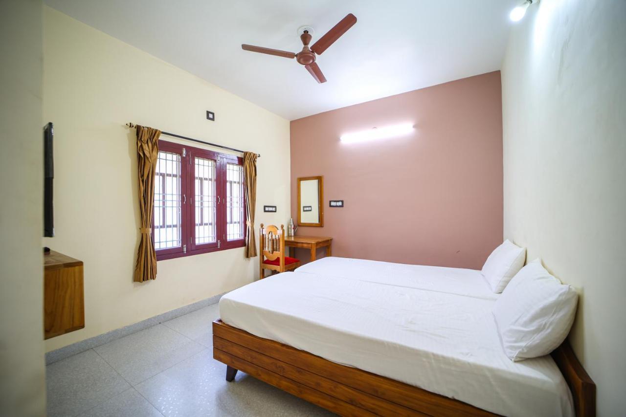 The Pothigai Palace Hotell Kuttālam Eksteriør bilde
