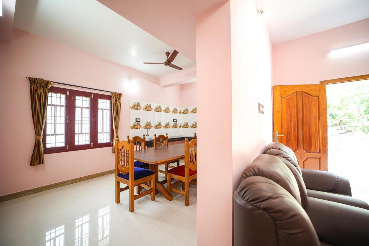 The Pothigai Palace Hotell Kuttālam Eksteriør bilde