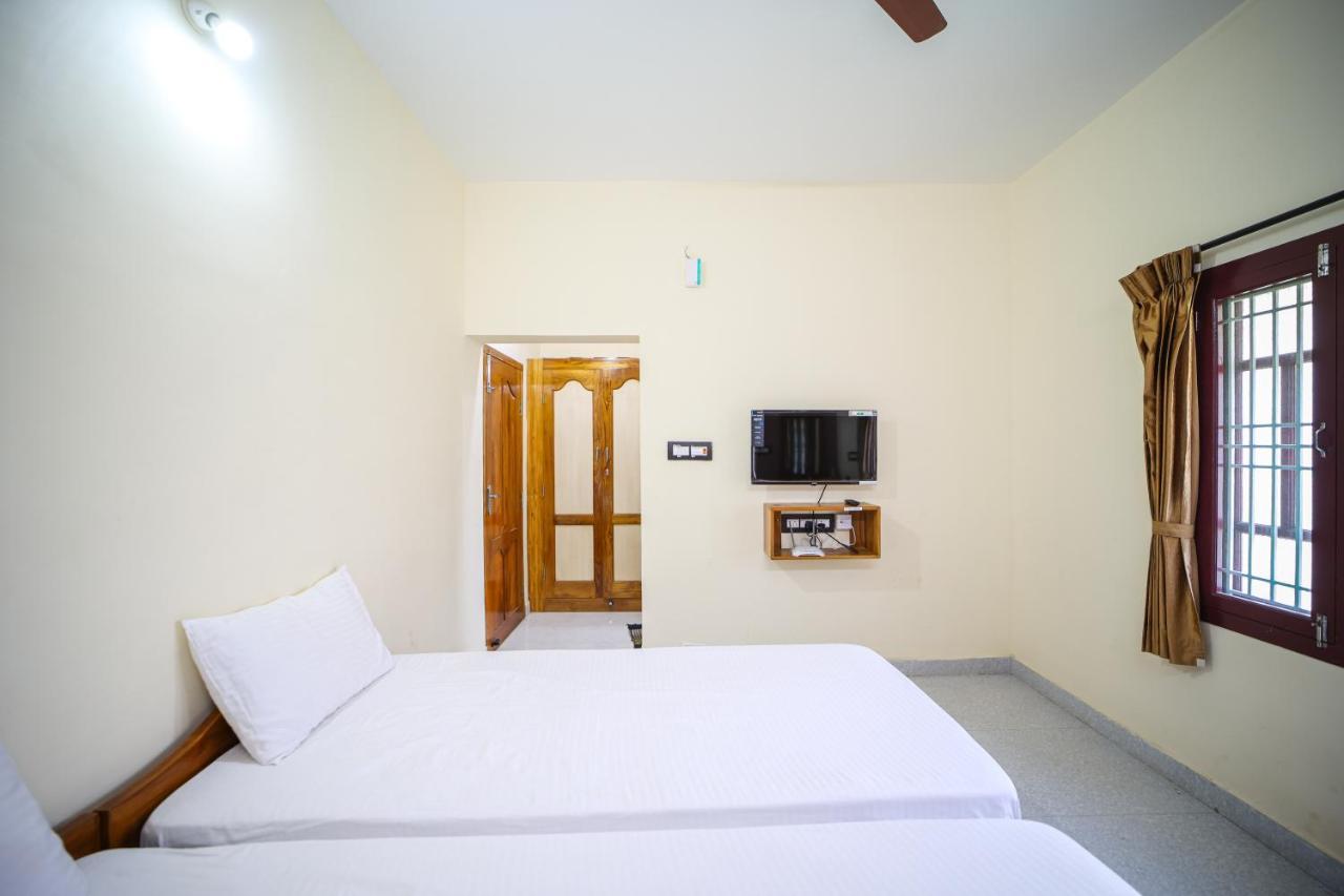 The Pothigai Palace Hotell Kuttālam Eksteriør bilde